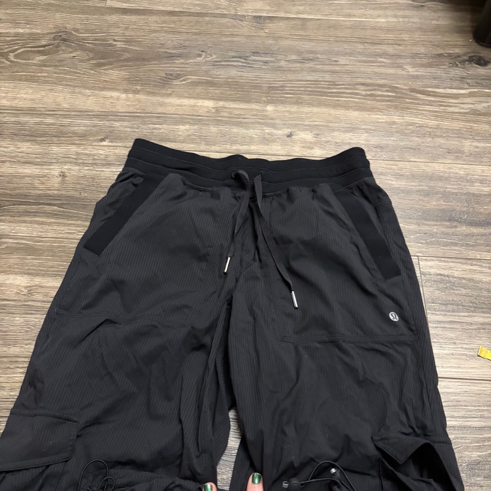 Lululemon Dance Studio Relaxed-Fit Mid-Rise Cargo Pant (Black) Size Small - Picture 4 of 7